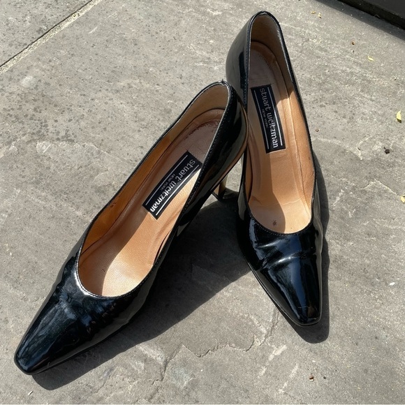 [9] Vintage Stuart Weitzman Classic Black Patent Leather & Gold Pumps Women’s - Picture 2 of 11